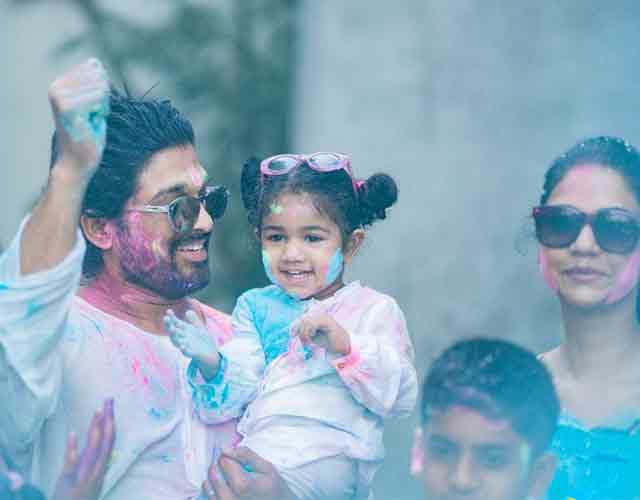 Allu Arjun Celebrated Holi Festival with Family Pics